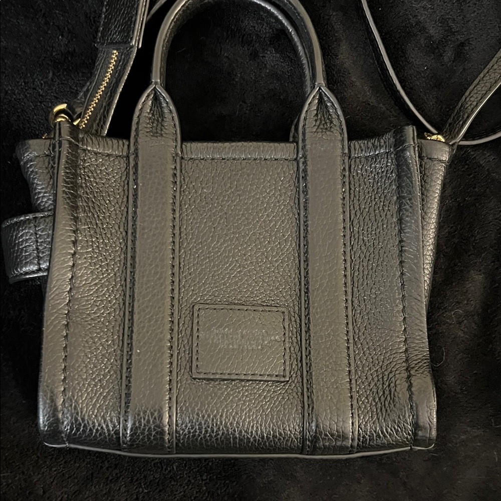 MARC JACOBS The Leather Crossbody Tote Bag - Picture 9 of 11